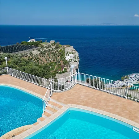 Villaggio Lubrense 3*