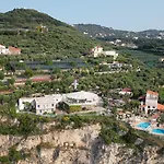 Ξενοδοχείο Villaggio Lubrense 3*