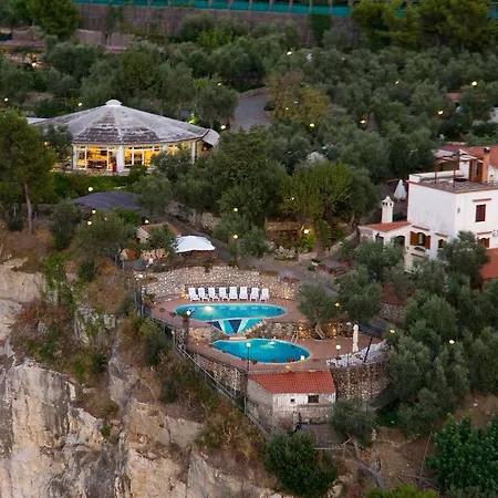 Hotel Villaggio Lubrense 3*