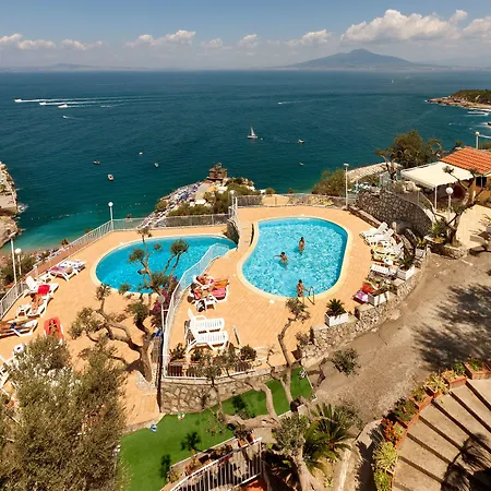 Hotel Villaggio Lubrense 3*